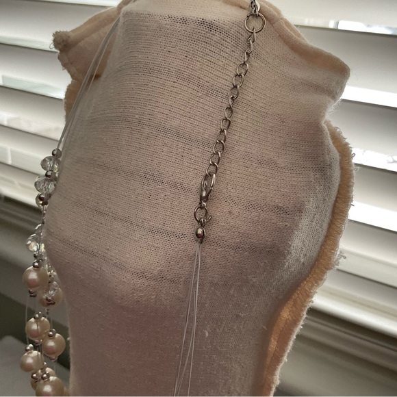 FLOATING FAUX  PEARLS NECKLACE IN MUILTI LAYERS - Picture 8 of 9
